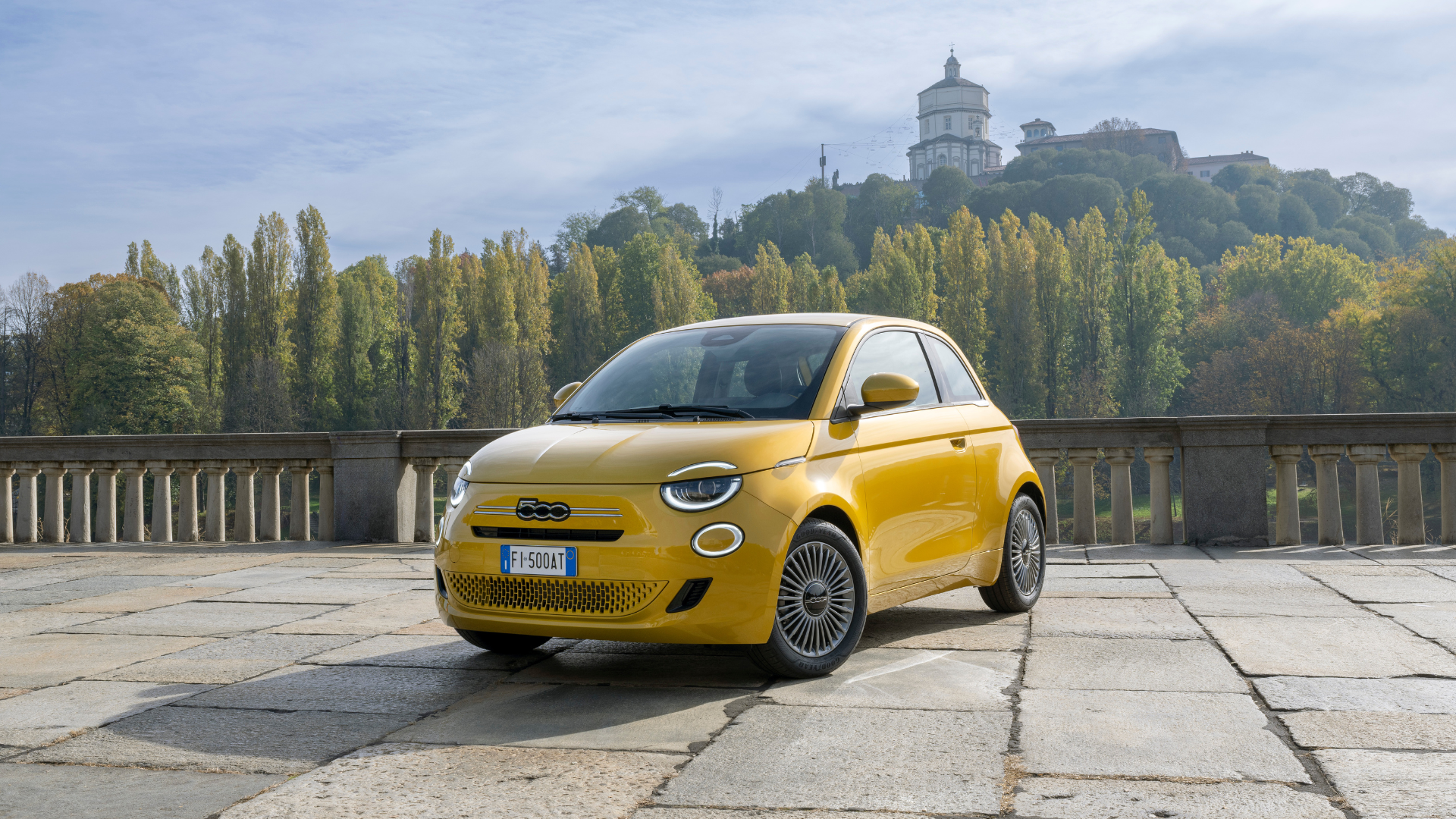 FIAT opens UK orders for new 500 Hybrid